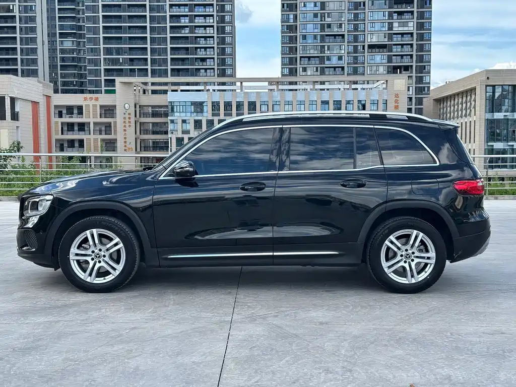 Mercedes-Benz GLB 2021