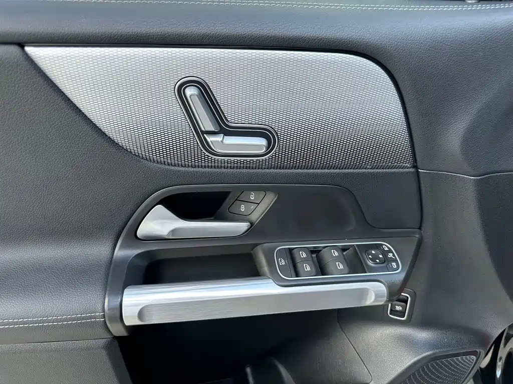 Mercedes-Benz GLB 2021 — фото 11
