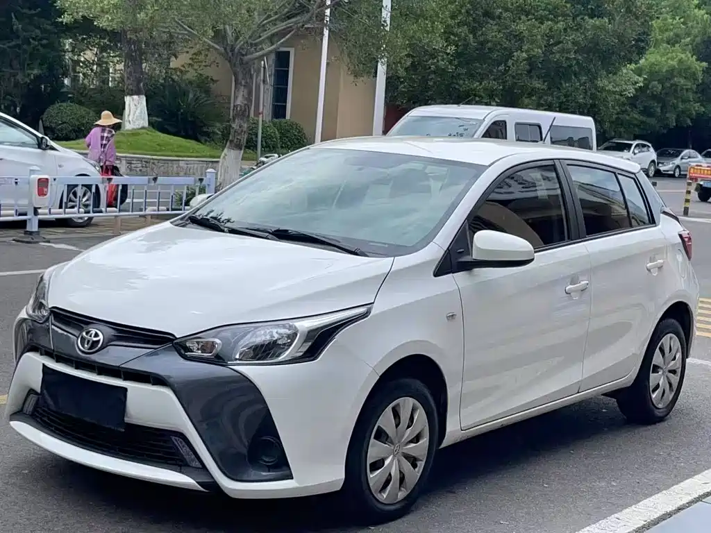 Toyota Yaris L 2019 — фото 1