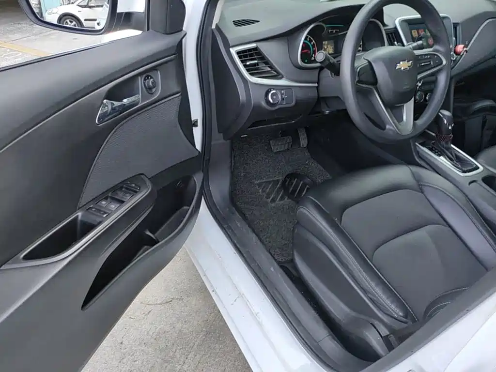 Chevrolet Cavalier 2018 — фото 16