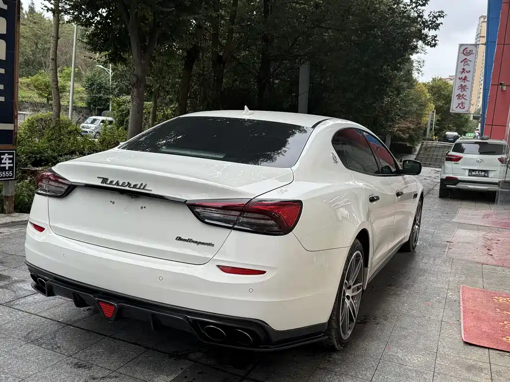 Maserati Quattroporte 2018 — фото 6