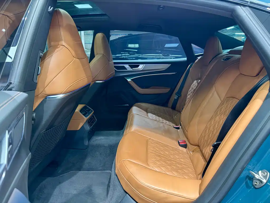 Audi A7L 2023 — фото 7