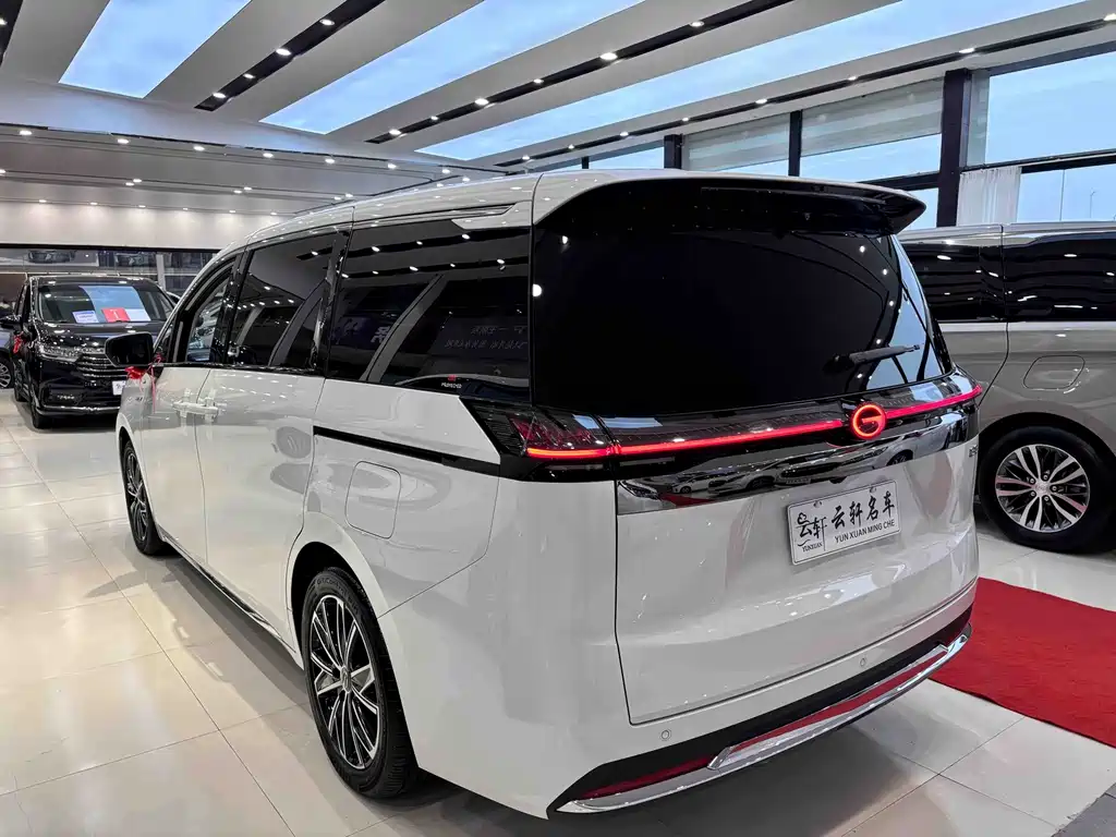 GAC Motor E8 PHEV 2024 — фото 11