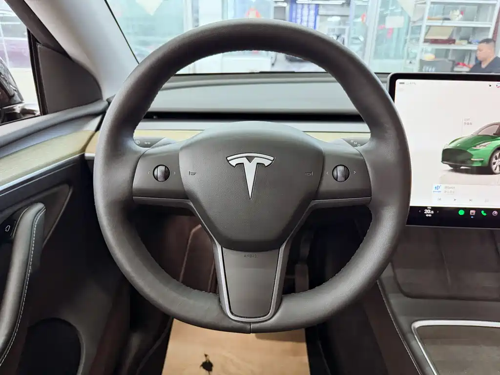 Tesla Model Y 2023 — фото 12