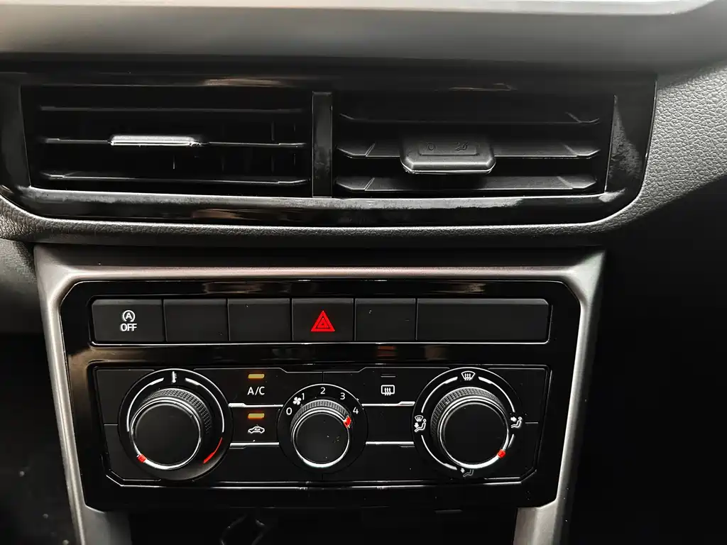 Volkswagen T-Cross 2023 — фото 13