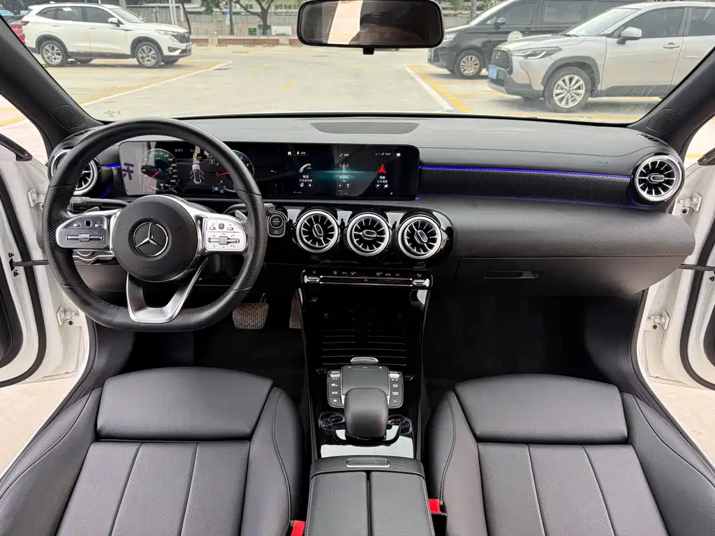 Mercedes-Benz A-Class 2022 — фото 9