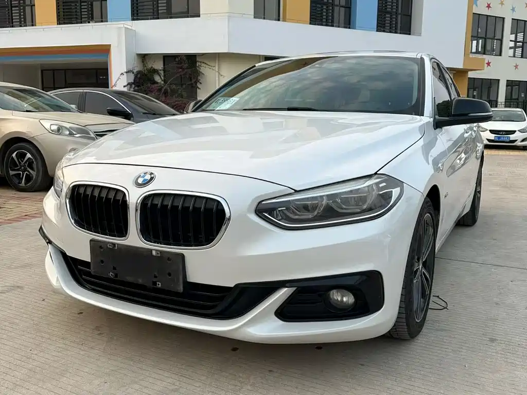 BMW 1 Series 2018 — фото 1