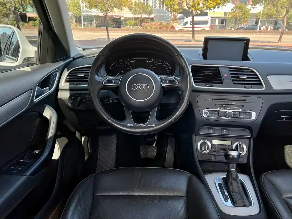 Audi Q3 2015 — фото 12