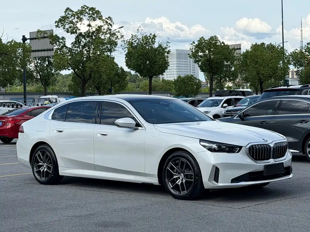 BMW 5 Series 2024