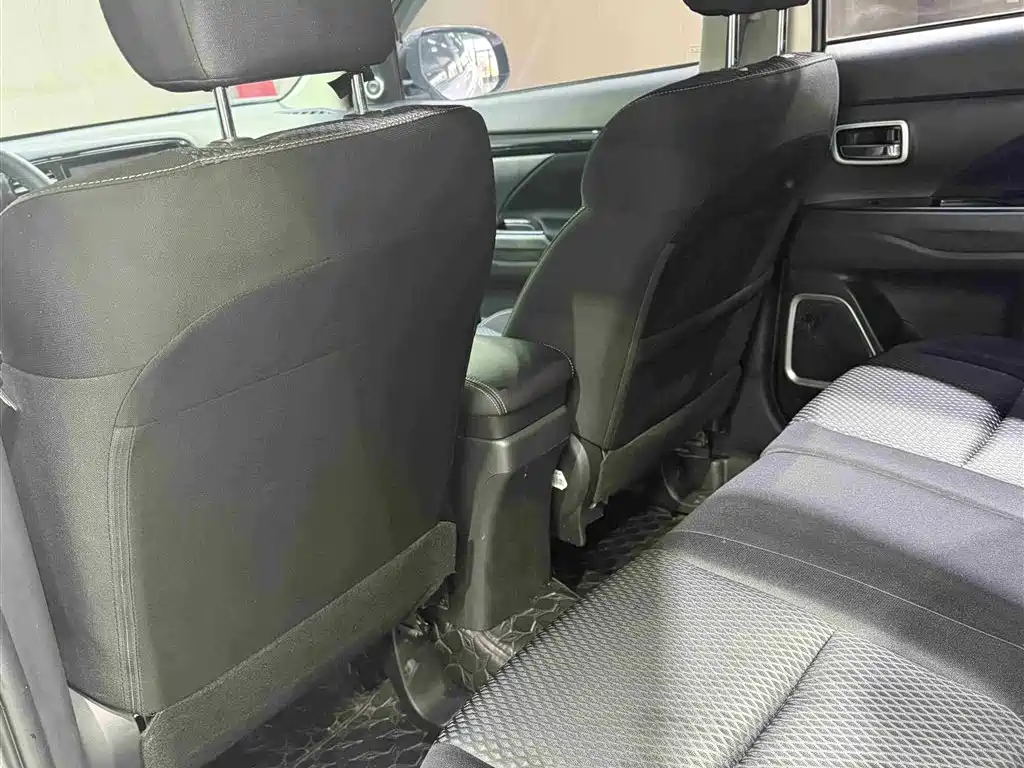 Mitsubishi Outlander 2022 — фото 10