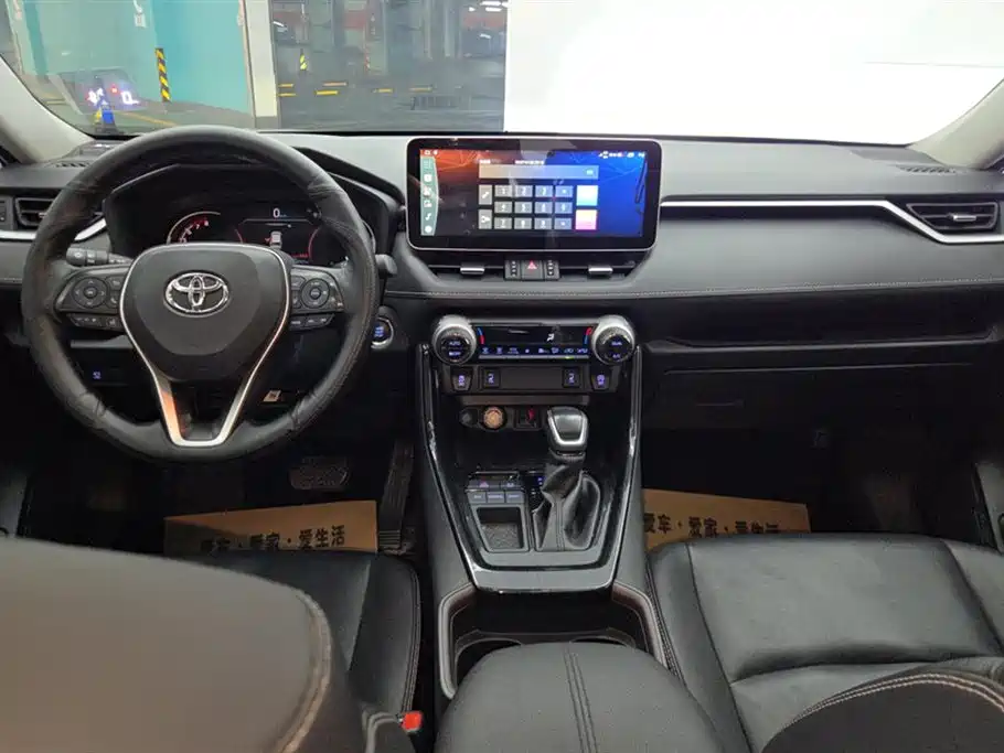Toyota RAV4 2021 — фото 12