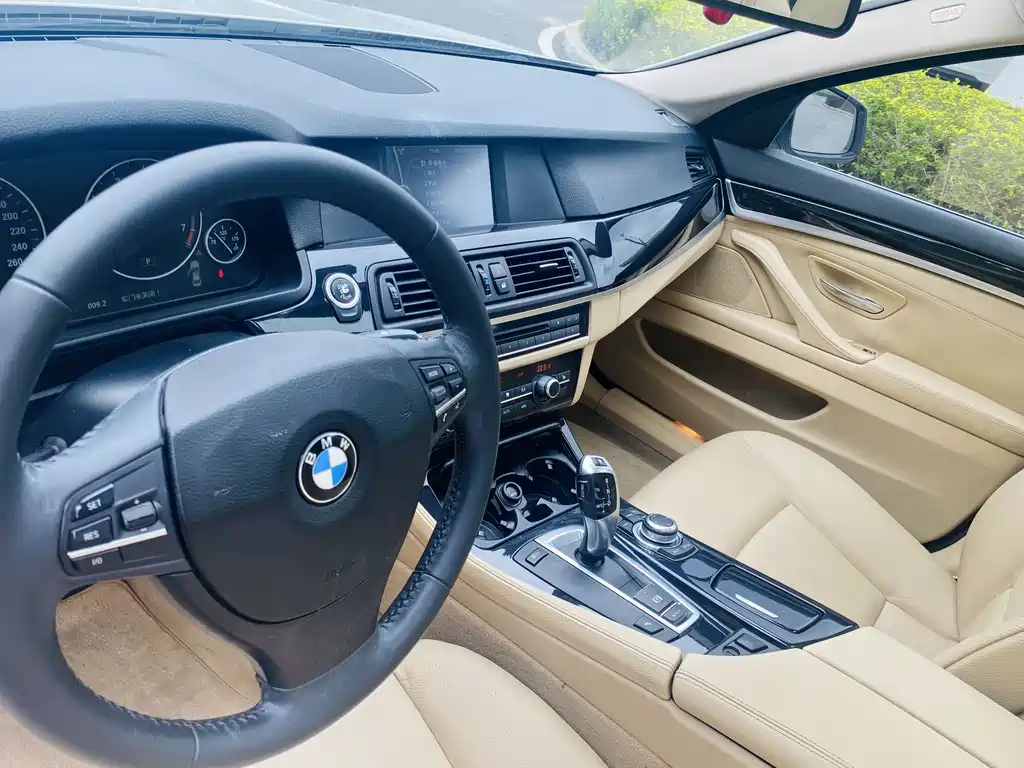 BMW 5 Series 2011 — фото 10