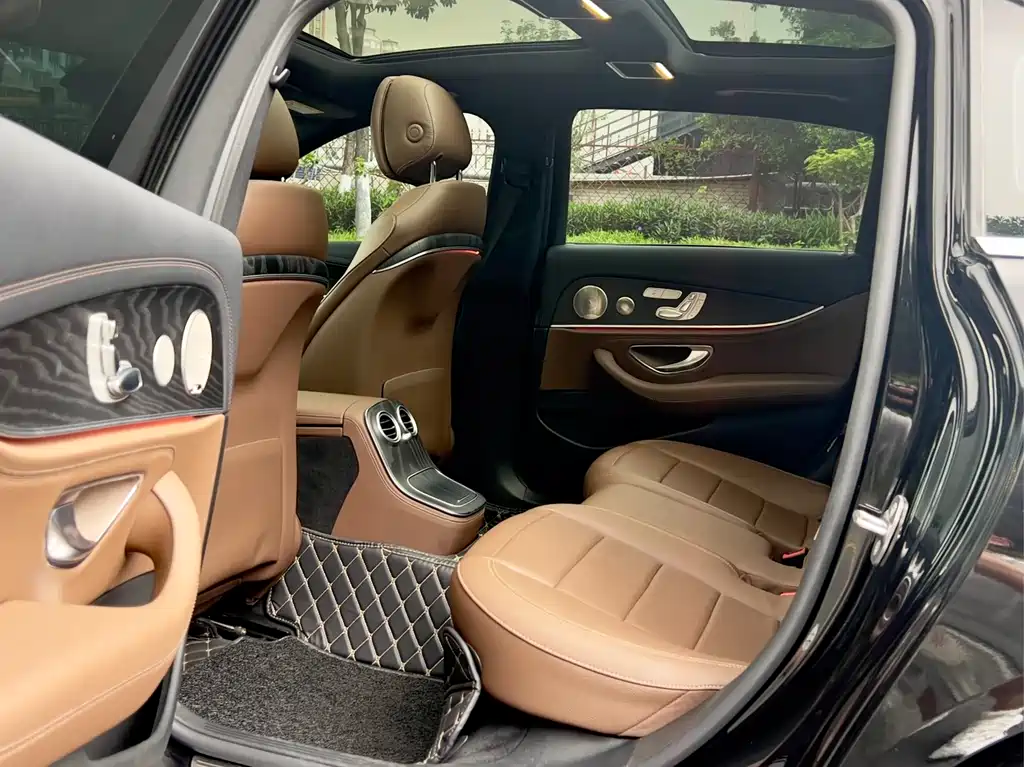 Mercedes-Benz E-Class 2022 — фото 17