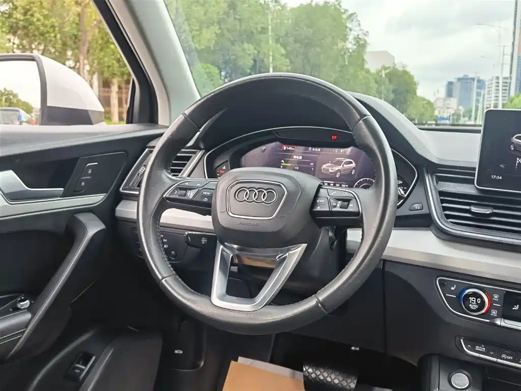 Audi Q5L 2021 — фото 12