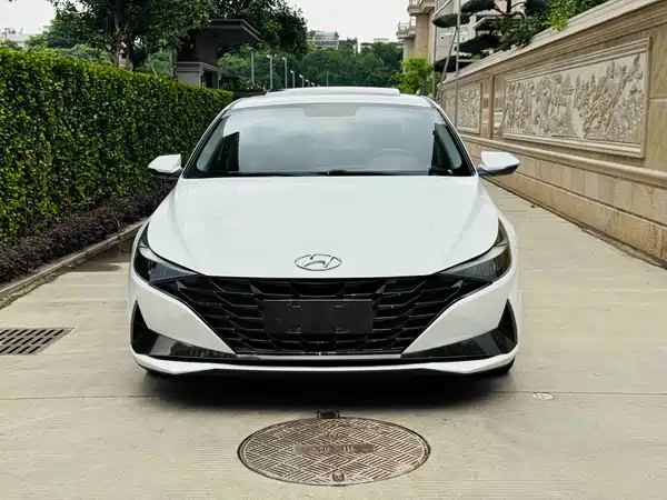 Hyundai Elantra 2022
