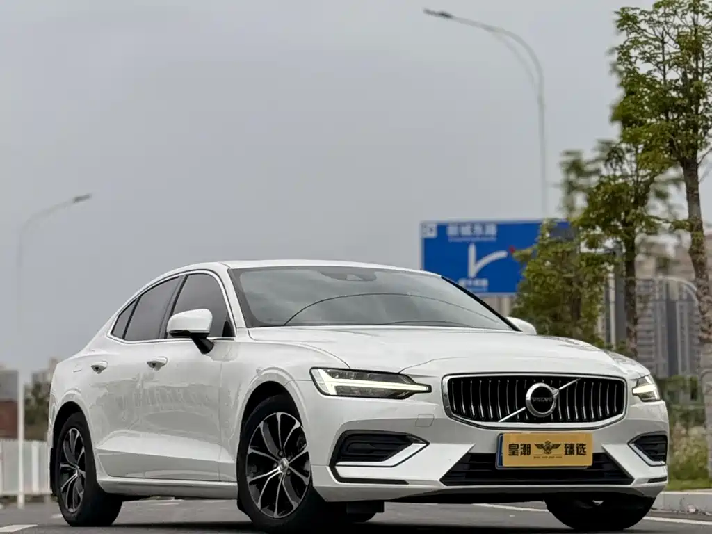 Volvo S60 2022 — фото 13