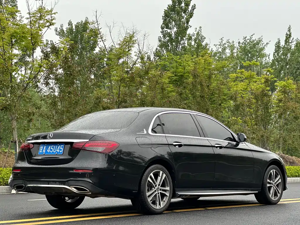 Mercedes-Benz E-Class 2021 — фото 17