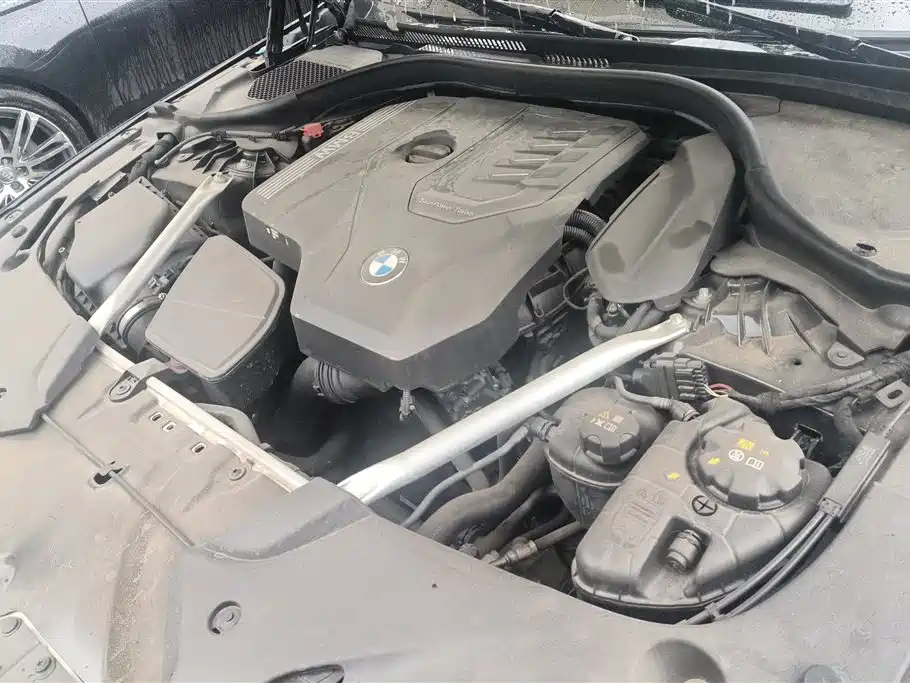 BMW 5 Series 2023 — фото 10