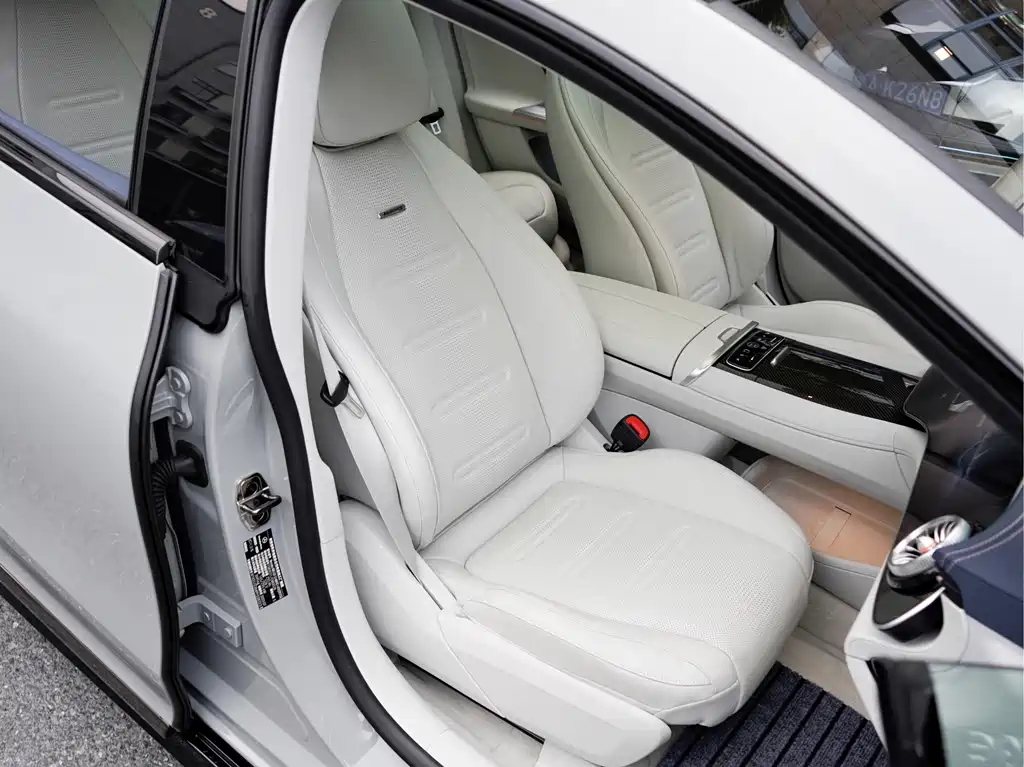 Mercedes-Benz EQE AMG 2025 — фото 19