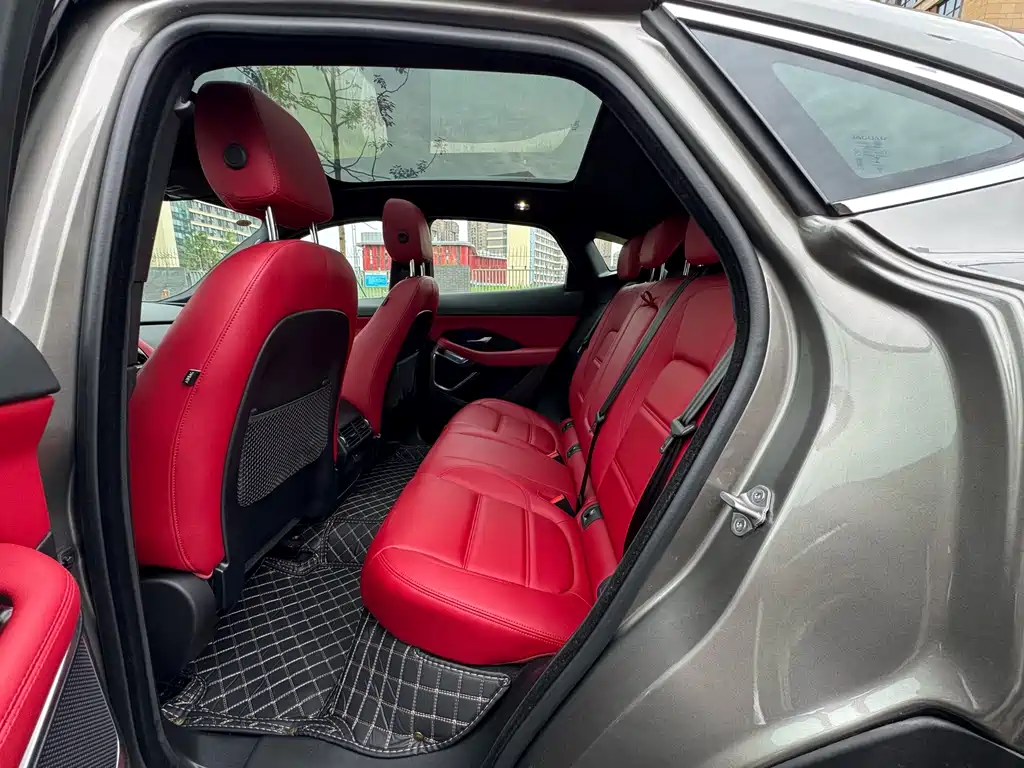 Jaguar E-PACE 2023 — фото 12