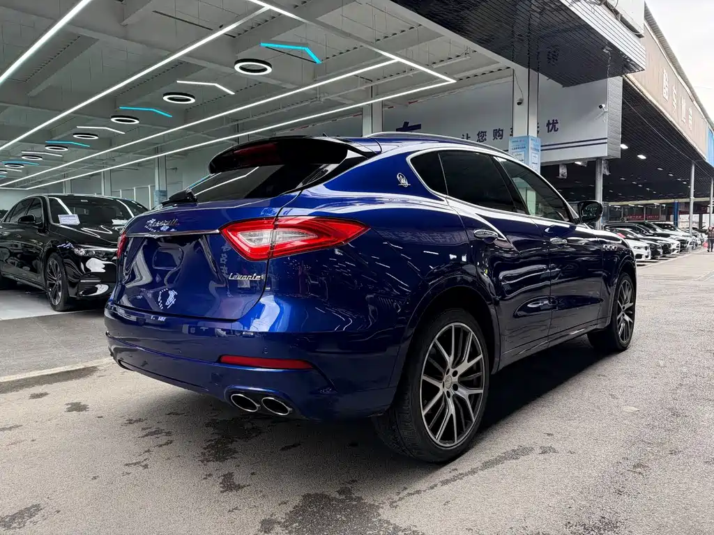 Maserati Levante 2017 — фото 24