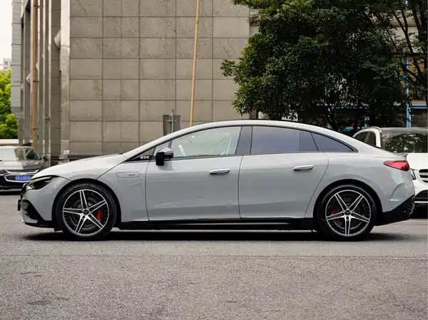 Mercedes-Benz EQE AMG 2025