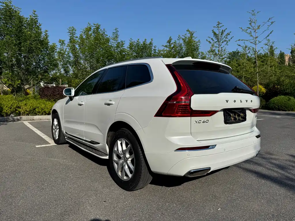 Volvo XC60 2020 — фото 18