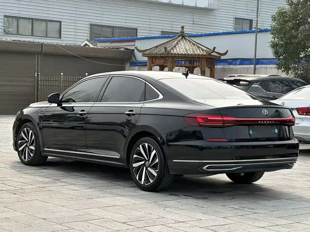 Volkswagen Passat 2022 — фото 10