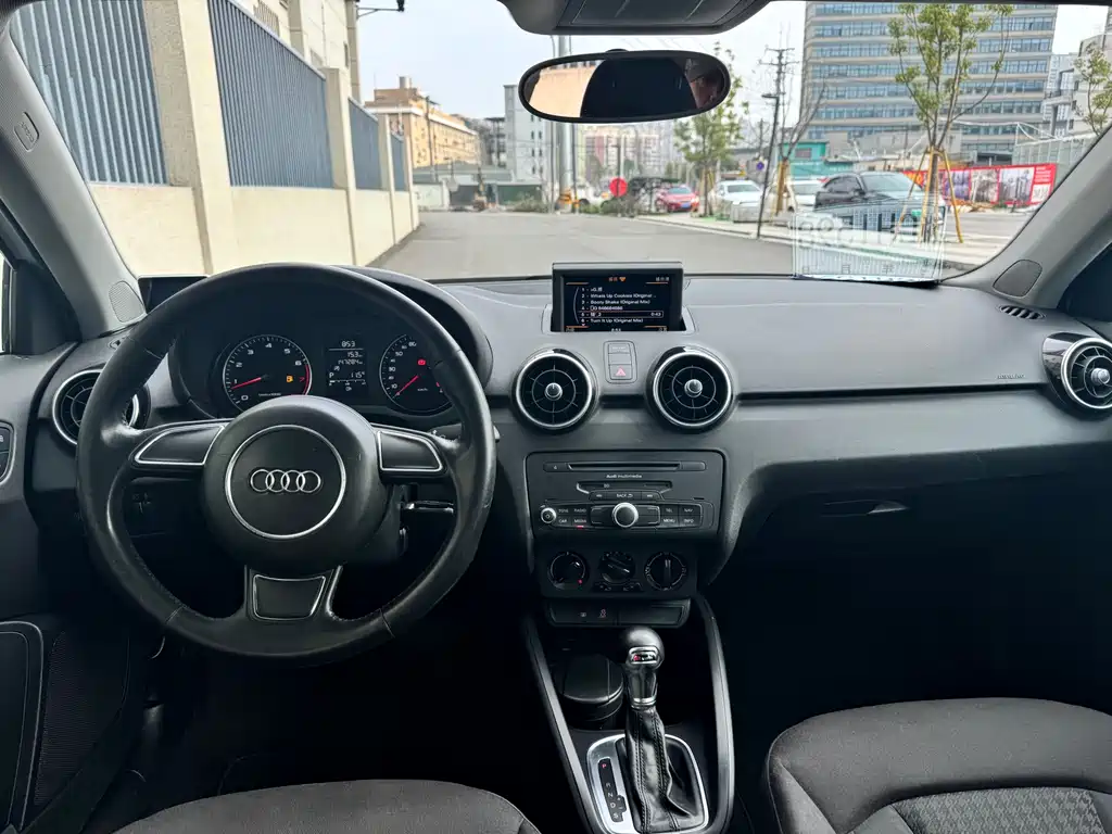 Audi A1 2015 — фото 6