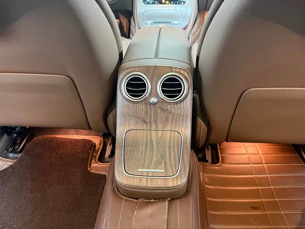 Mercedes-Benz E-Class 2022 — фото 18