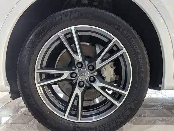 Audi Q5L 2020