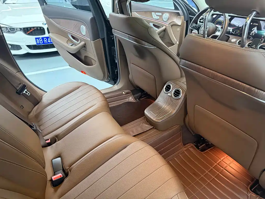 Mercedes-Benz E-Class 2022 — фото 17