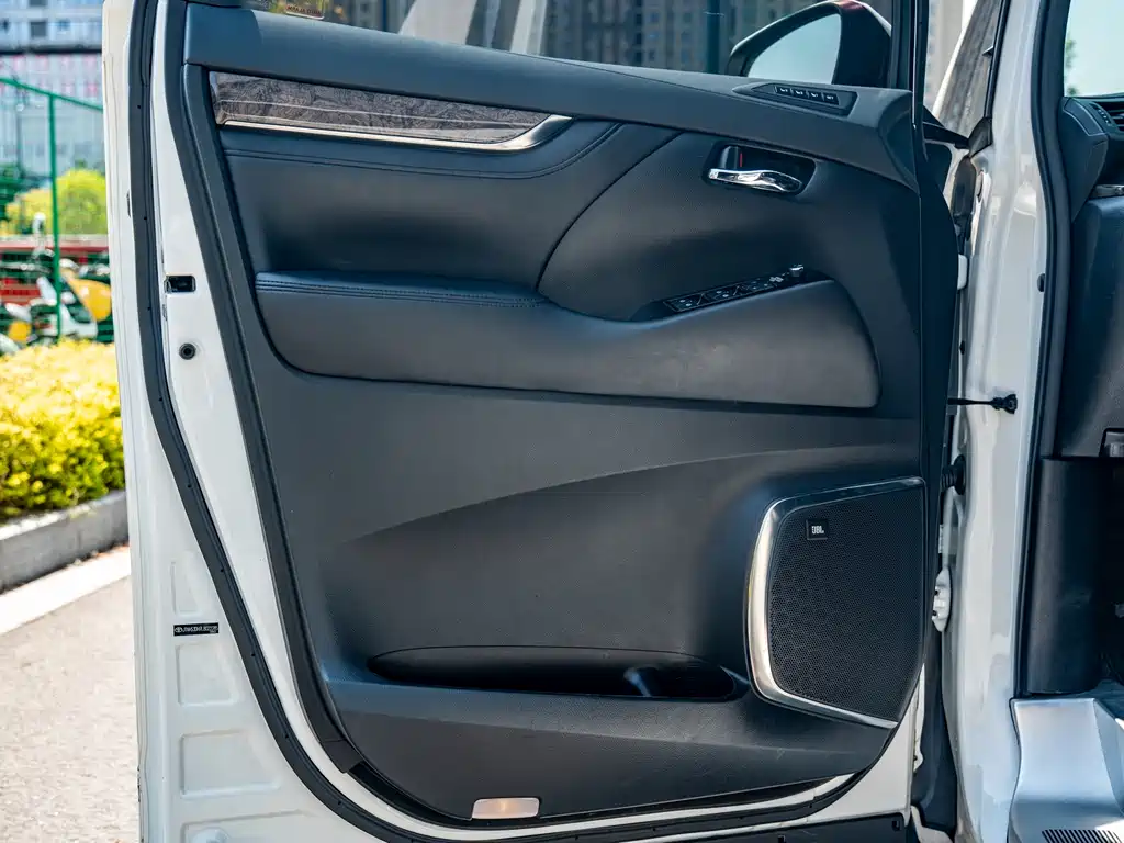 Toyota Vellfire 2020 — фото 13