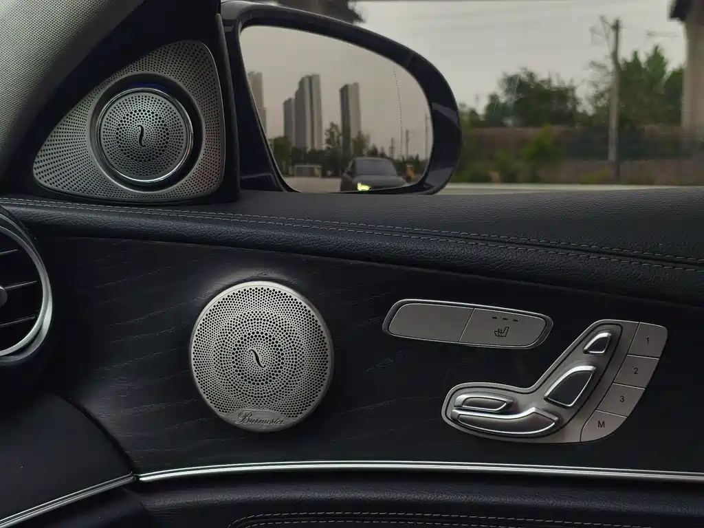 Mercedes-Benz E-Class 2019 — фото 16