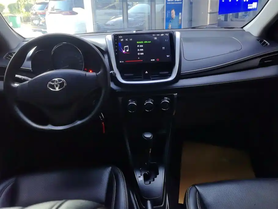 Toyota Yaris L 2019 — фото 12