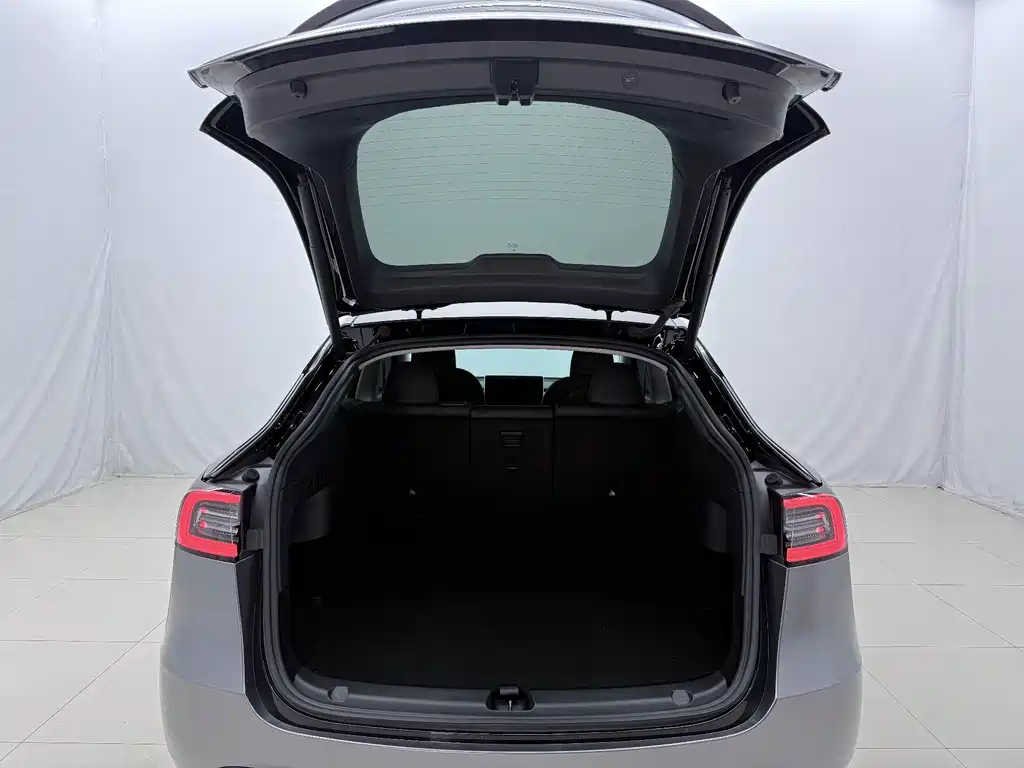 Tesla Model Y 2022 — фото 16
