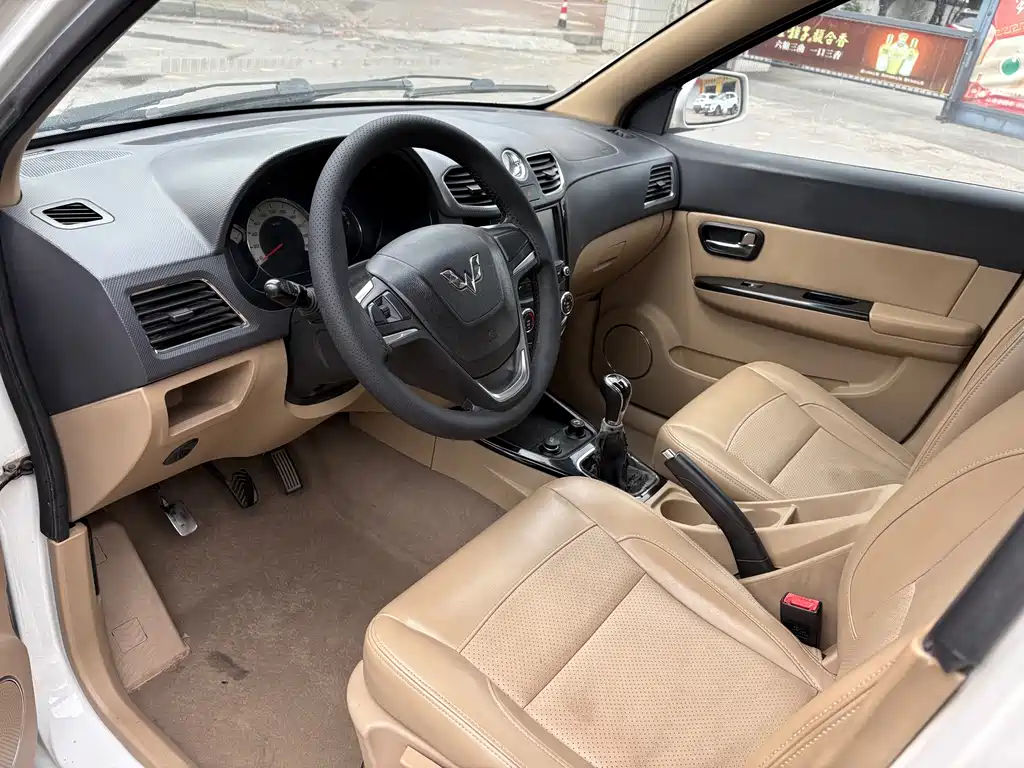 Wuling Hongguang 2014
