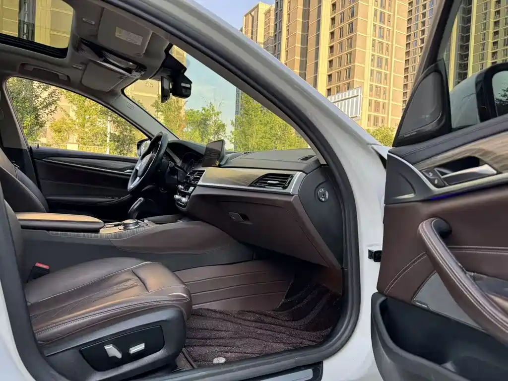 BMW 5 Series New Energy 2019 — фото 4