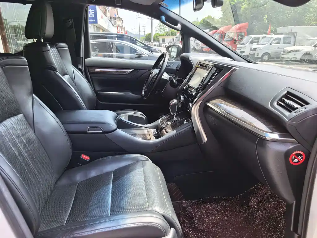 Toyota Alphard 2018 — фото 12