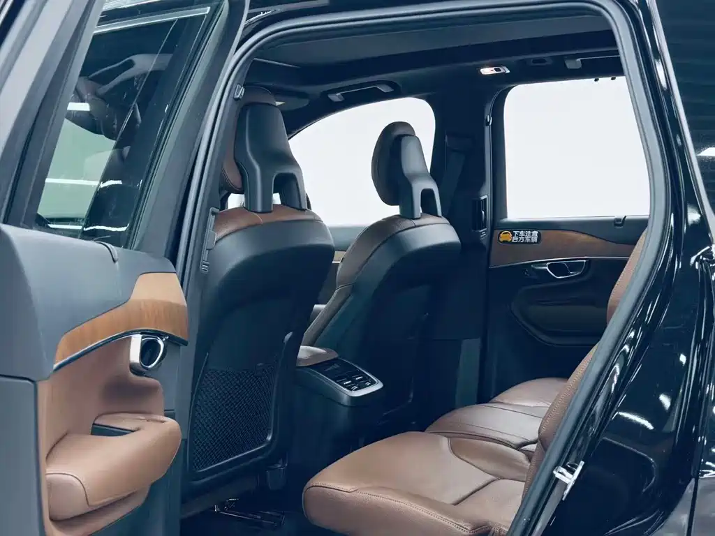 Volvo XC90 2021 — фото 10