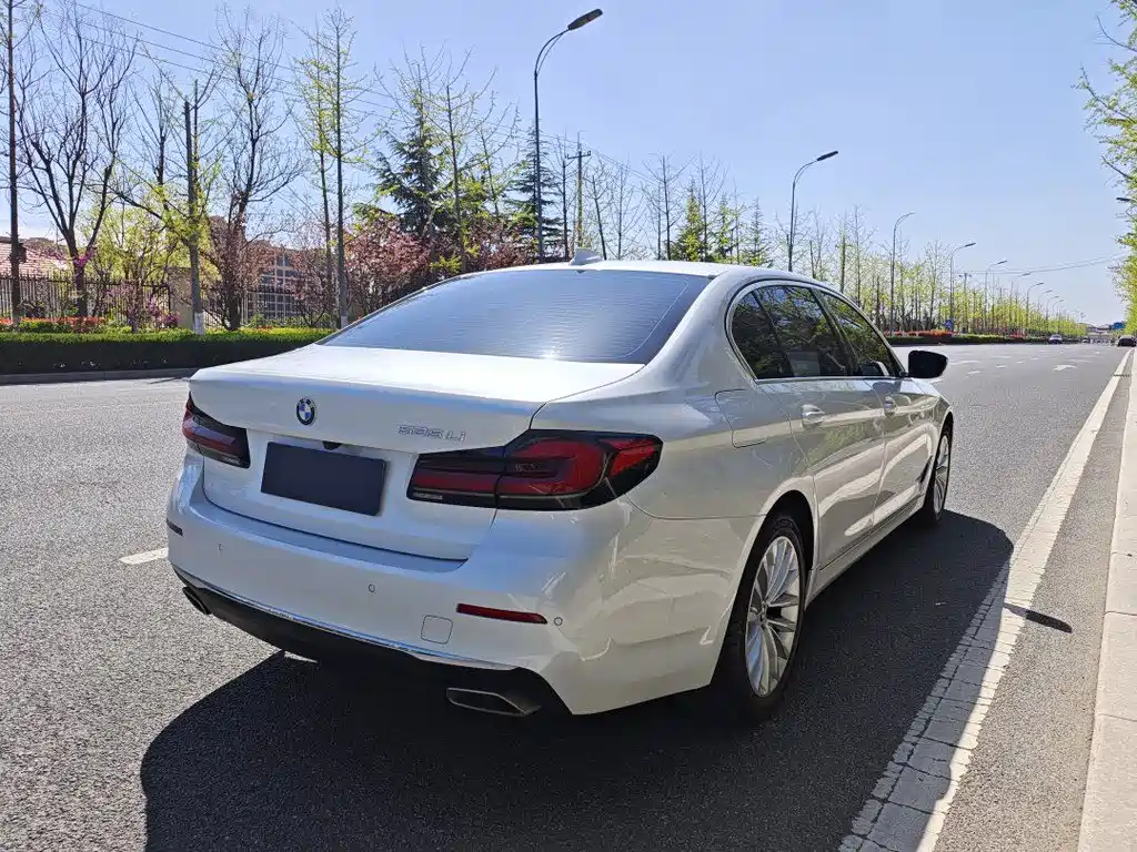 BMW 5 Series 2023 — фото 2