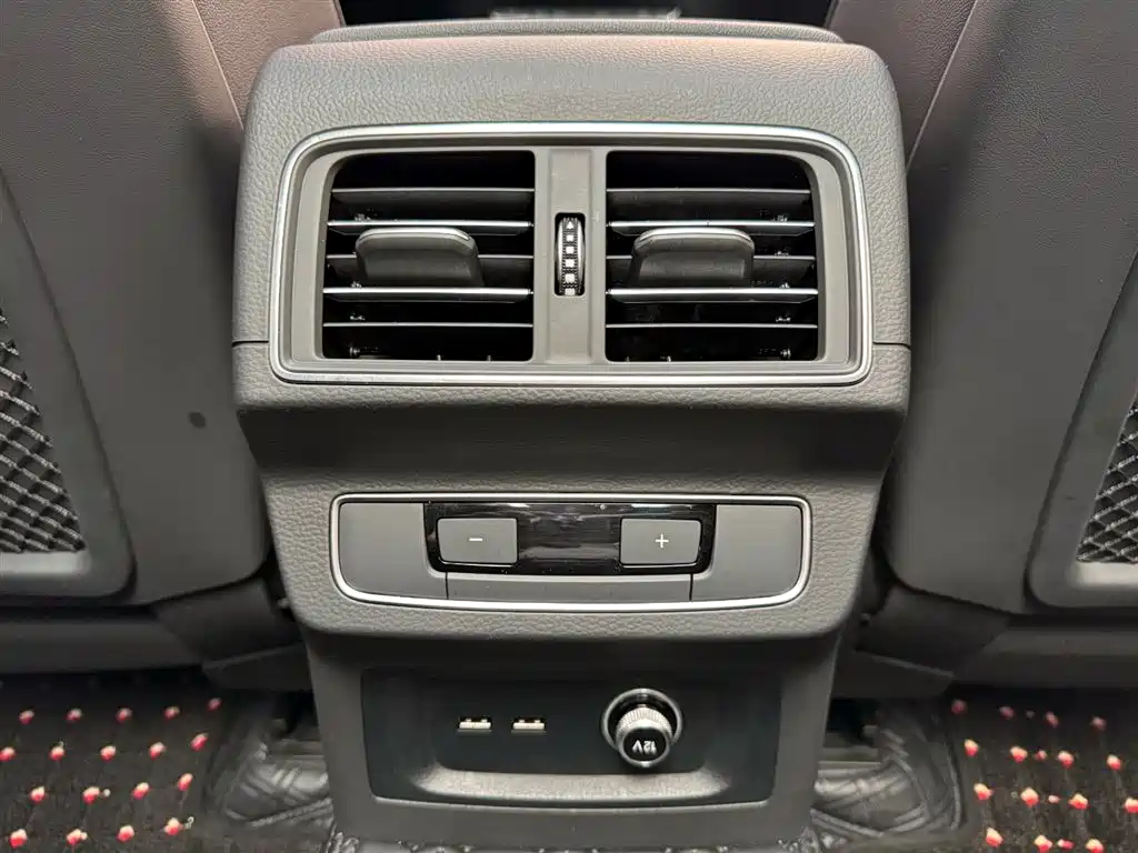 Audi Q5L 2023 — фото 16