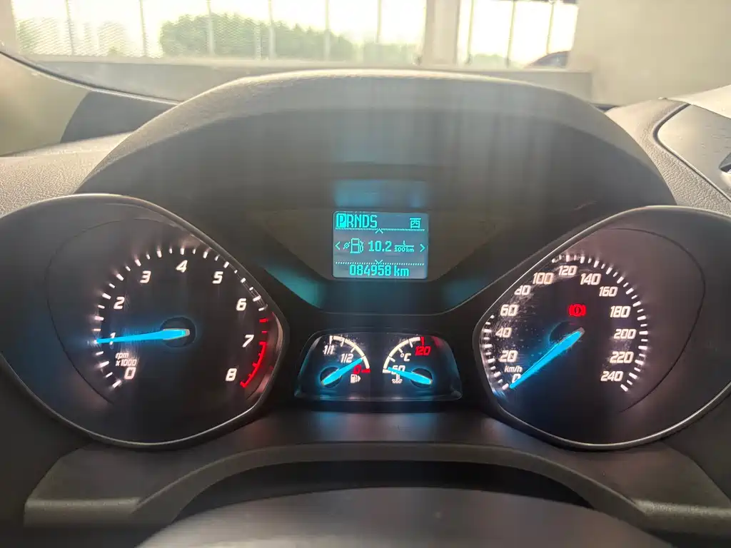 Ford Kuga 2015 — фото 16