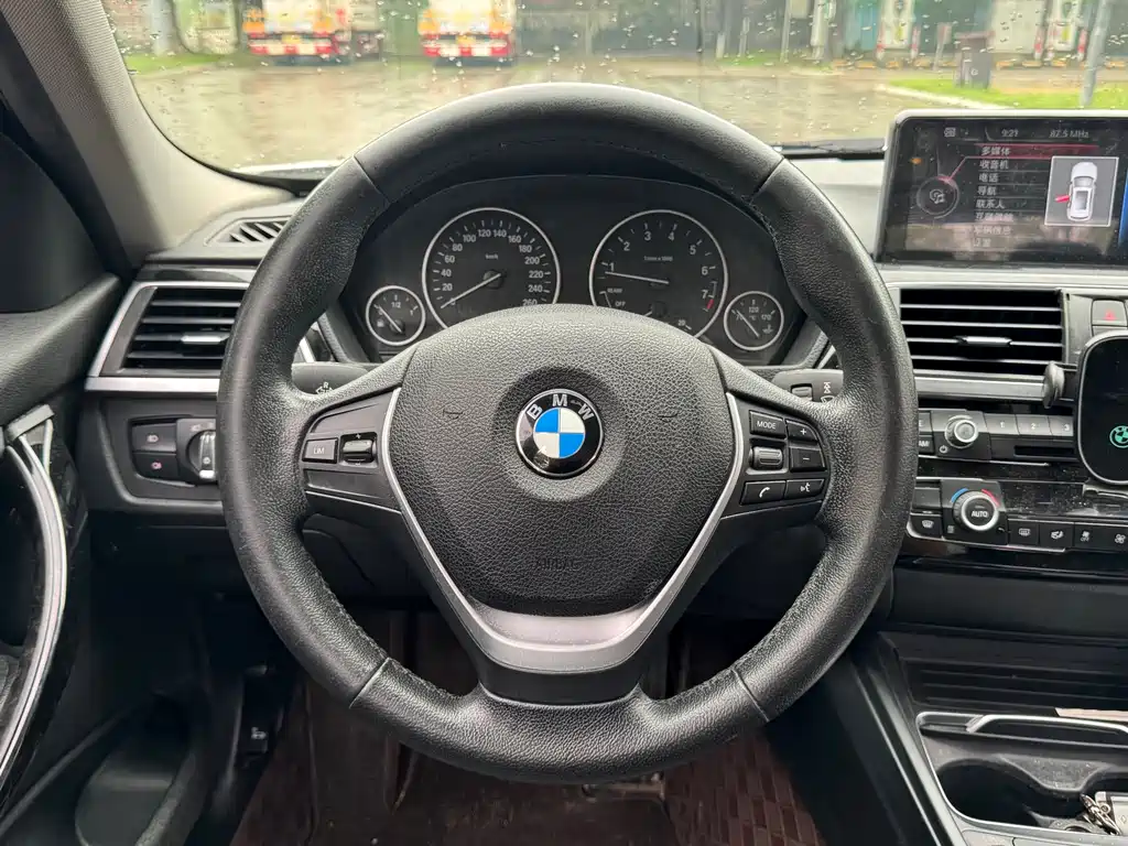 BMW 3 Series 2016 — фото 16
