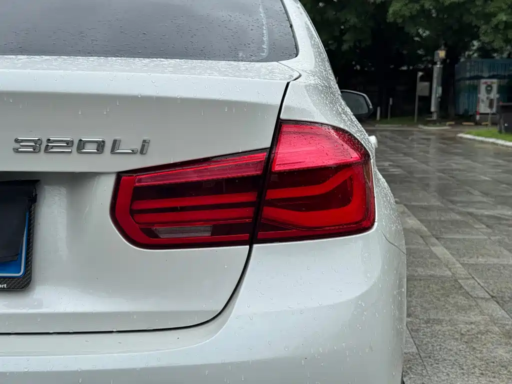 BMW 3 Series 2016 — фото 20