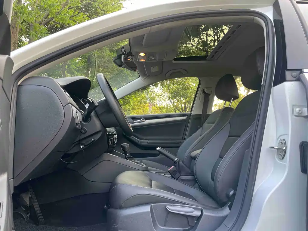 Volkswagen Sagitar 2018