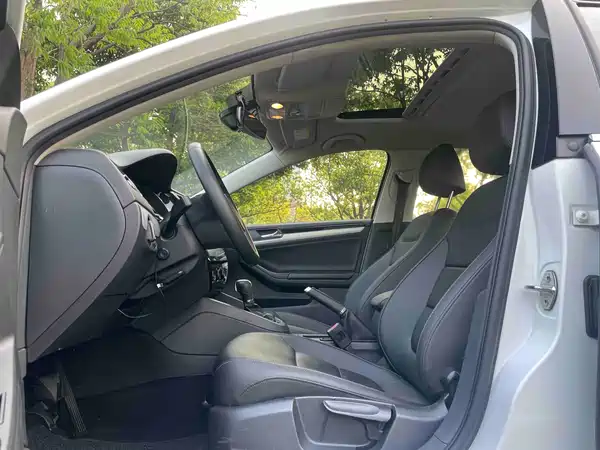 Volkswagen Sagitar 2018