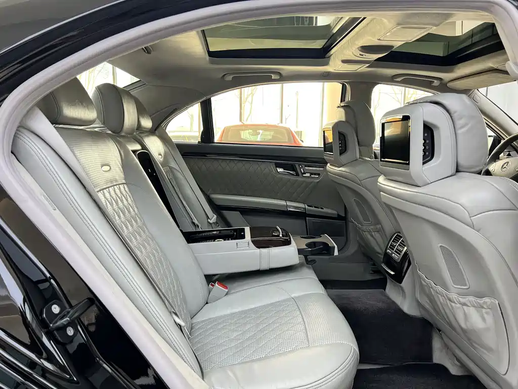 Mercedes-Benz S-Class AMG 2011 — фото 39