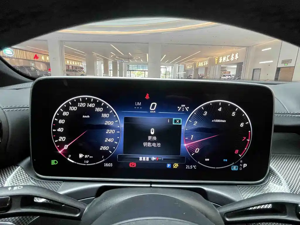 Mercedes-Benz C-Class 2024 — фото 15
