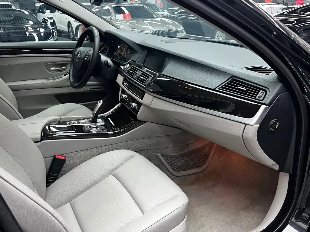 BMW 5 Series 2013 — фото 24